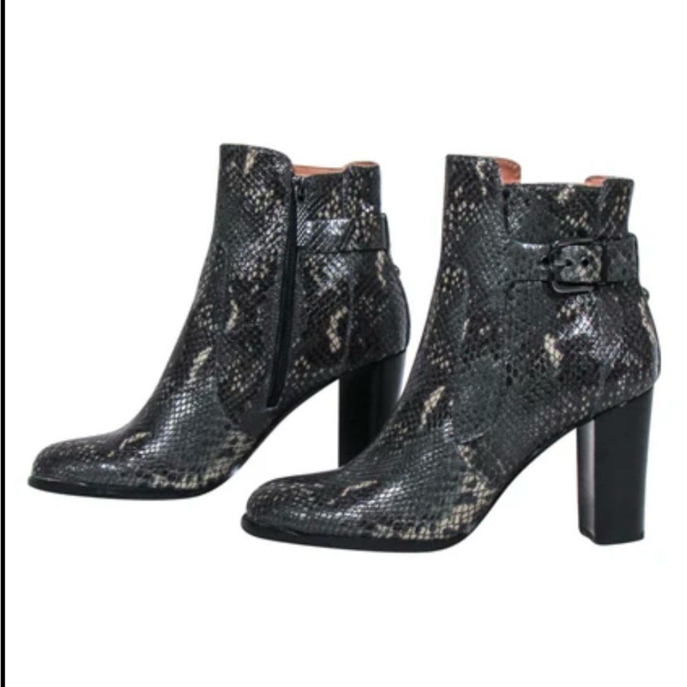 Donald Pliner ankle boots. Women’s size 9. Worn only once, in new condition